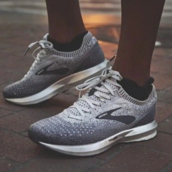 brooks levitate 2 grey ebony white
